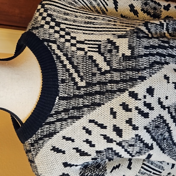 VINTAGE SWEATER RETRO UPWARD XL 100% ACRYLIC BLACK WHITE - Picture 2 of 5